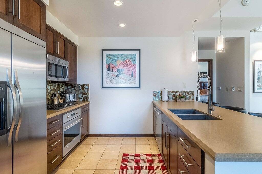 Ganze Wohnung, Luxus-Eigentumswohnung in der Innenstadt | Private Terrasse | Schritte zu allem! | Schickes & Modernes Dekor in Steamboat Springs, Medicine Bow-Routt Nationalwald