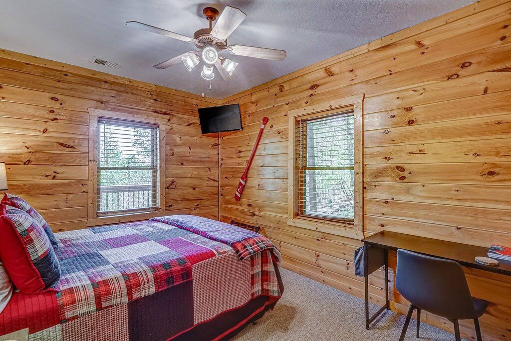 Schöne Berghütte mit Whirlpool, Billardtisch, 3 Decks und eine tolle Aussicht! in Chattahoochee National Forest