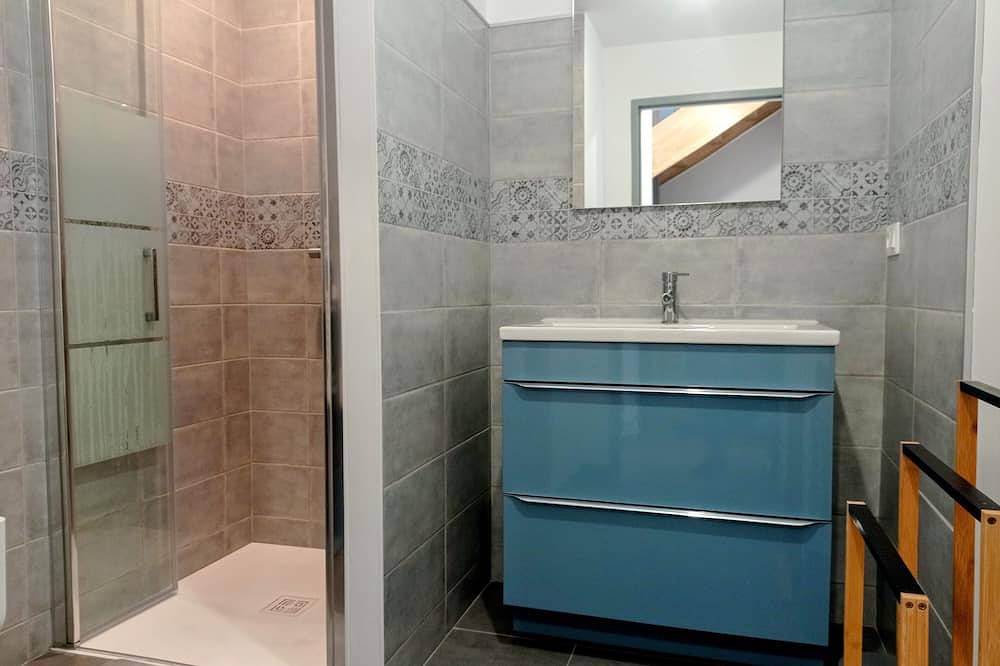 Small renovated house close to the sea. Ideal for family vacations in Lézardrieux, Pink Granite Coast