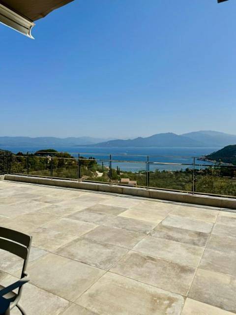 Location de vacances pour 11 personnes, avec vue ainsi que piscine et jardin à Belvédère-Campomoro - 3