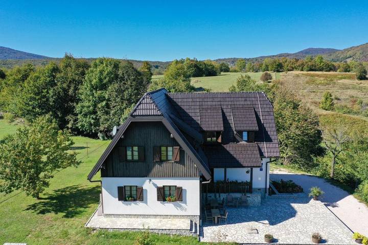 Maison d’hôte pour 2 personnes, avec terrasse ainsi que jardin et vue dans Rastovača