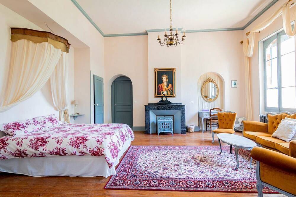 Chateau Gaillac - Ten Bedroom Castle, Sleeps 20 in Gaillac, Albi region