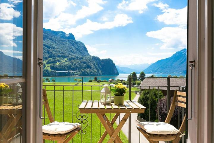 Ferienwohnung für 5 Personen, mit Balkon und Seeblick sowie Ausblick, kinderfreundlich in Brienz