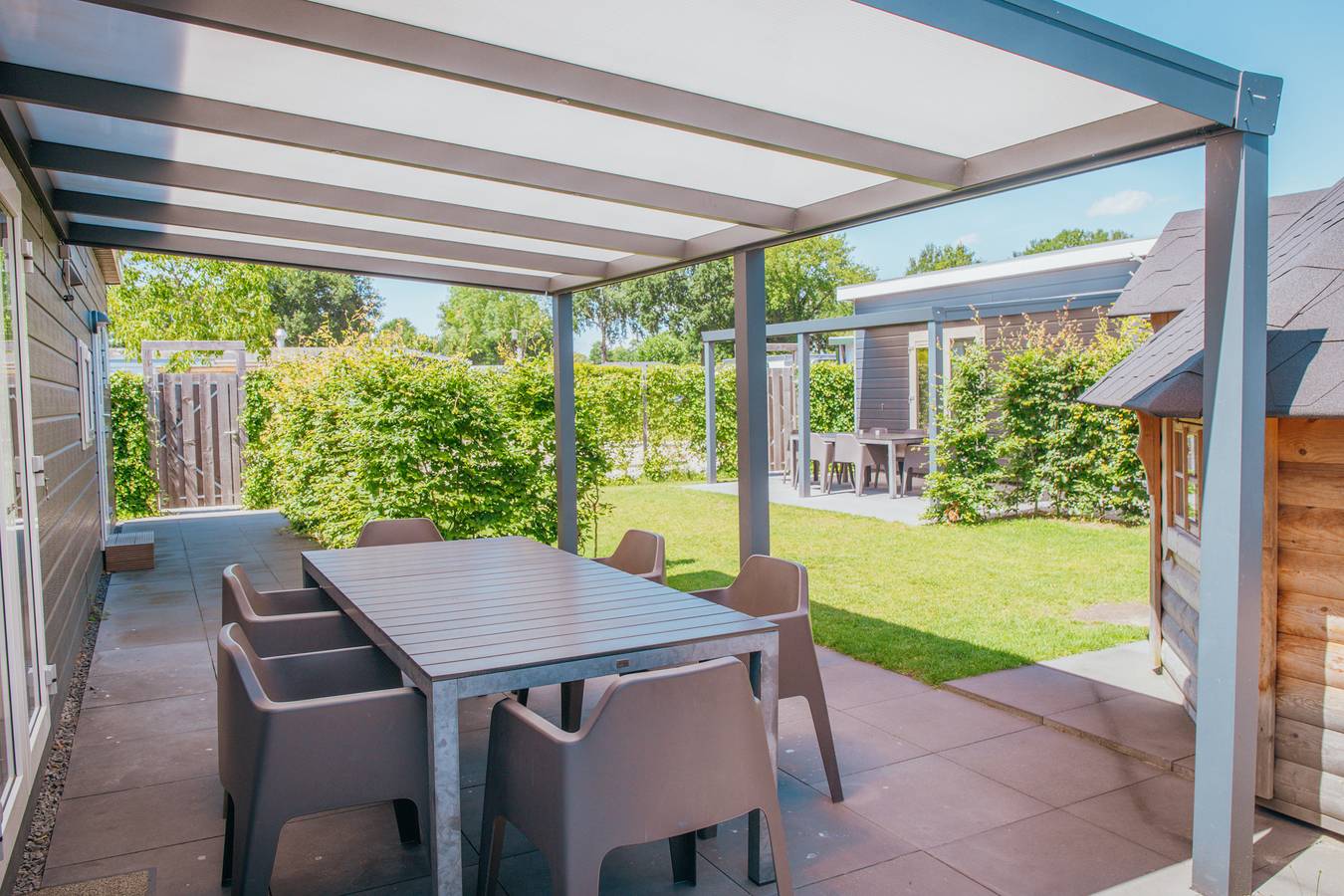 Recreatiepark De Boshoek — 6 + 6 person Veluwelodge Xl with grill house in Veluwe