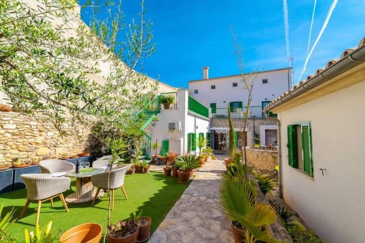 Can Canto in Binissalem, Majorca Center