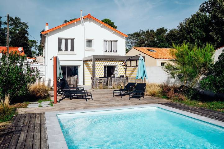 Gîte pour 8 personnes, avec jardin ainsi que piscine et terrasse à Jard-sur-Mer - 3