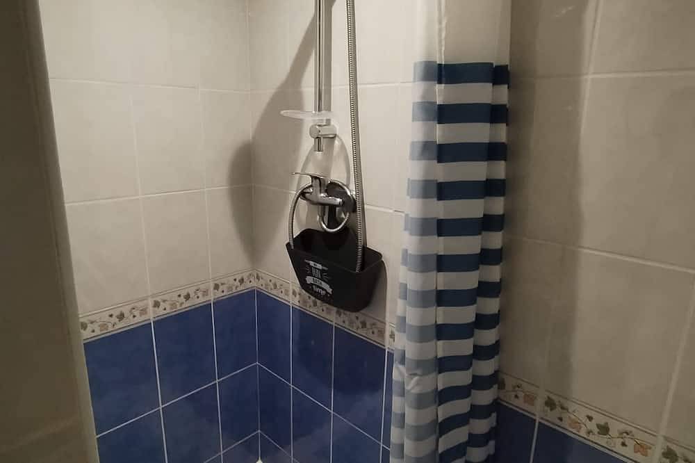 Appartement entier, Appartement en rez de jardin arborée + Piscine in Orange, Vaucluse