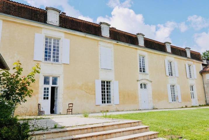 Location de vacances pour 2 personnes, avec vue ainsi que jardin et piscine à Saint-Martial-Viveyrol - 2