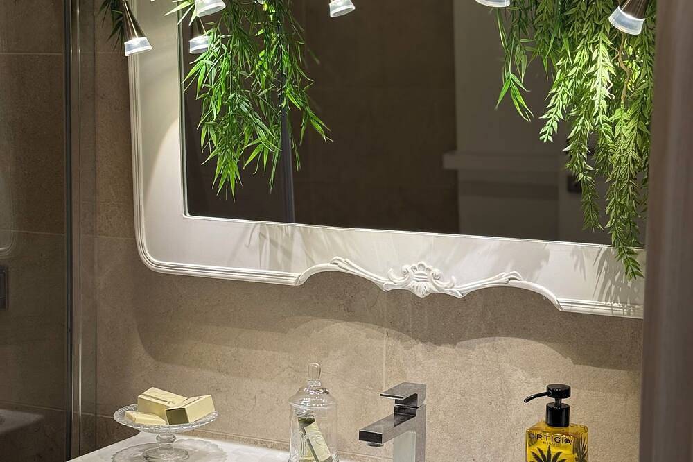 Apartamento entero, Lujosos 2 dormitorios, 2 baños con hermosa terraza. in Centro Storico, Verona