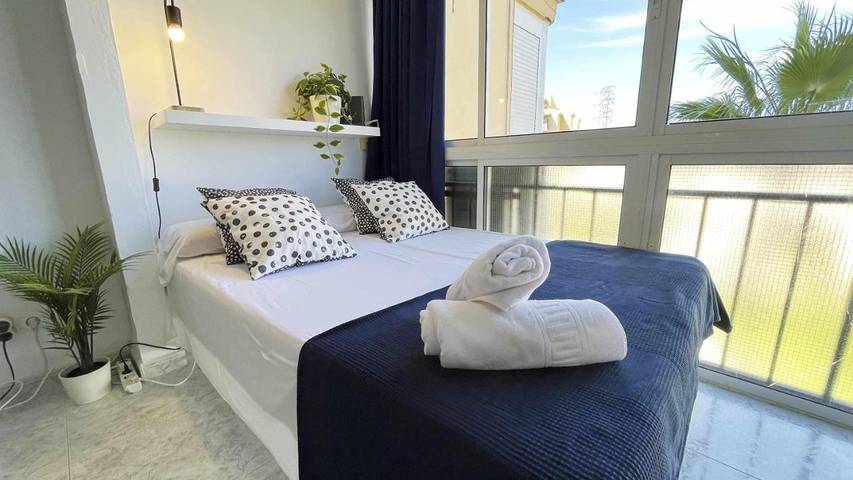 Apartamento de vacaciones para 4 personas, con vistas y jardín además de sauna y piscina - 1