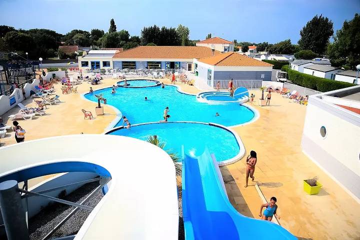 Camping pour 6 personnes, avec terrasse et piscine à Saint-Jean-de-Monts - 2