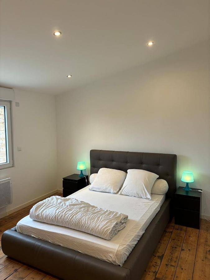 Gîte pour 7 personnes, avec terrasse dans Neuville-Saint-Rémy - 2