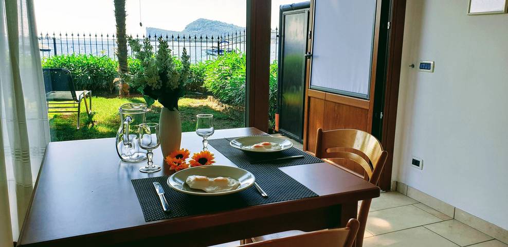 Ganze Ferienwohnung, Ferienwohnung für 2 Personen mit Seeblick in Spiaggia Gardiola, San Felice del Benaco