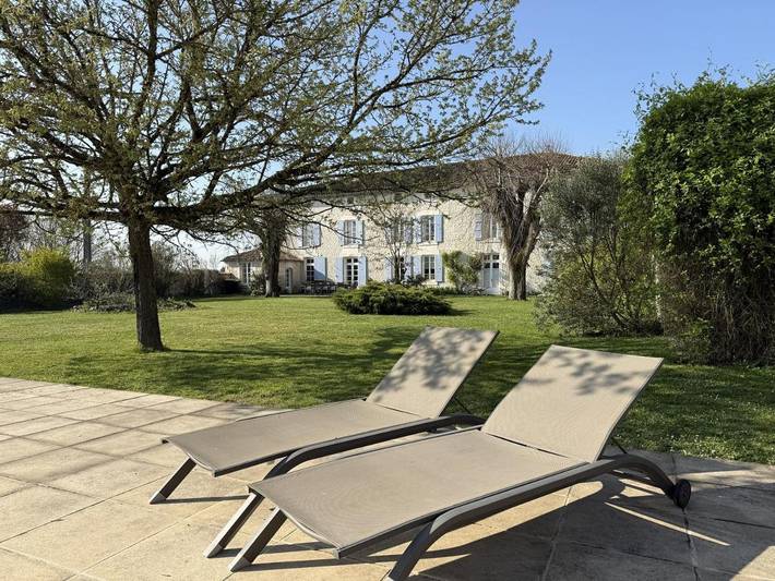 Location de vacances pour 15 personnes, avec piscine ainsi que vue et jardin, adapté aux familles à Saint-Palais-du-Né - 3