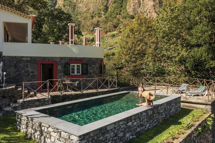 Casa de campo para 3 pessoas, com jardim e terraço e ainda sauna and piscina em