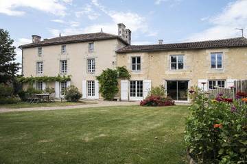 Chambre d’hôte pour 3 personnes, avec piscine et jardin à Montamisé