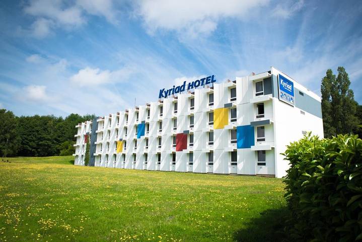 Hôtel pour 3 personnes, avec jardin ainsi que vue et piscine, animaux acceptés à Montchanin - 2