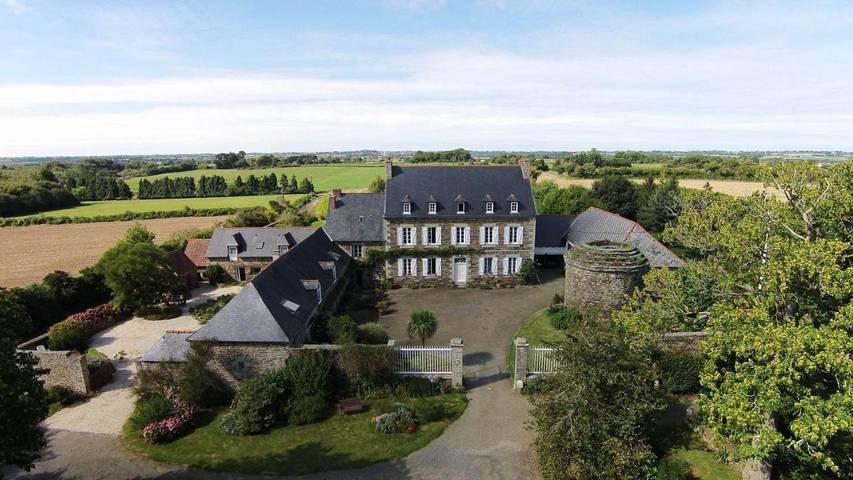 Gîte pour 2 personnes, avec Terrasse ainsi que Jardin et Vue à Hengoat