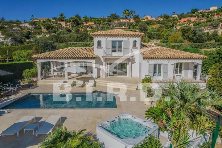 Gîte pour 10 personnes, avec jacuzzi et piscine dans Golf Bluegreen Sainte-Maxime