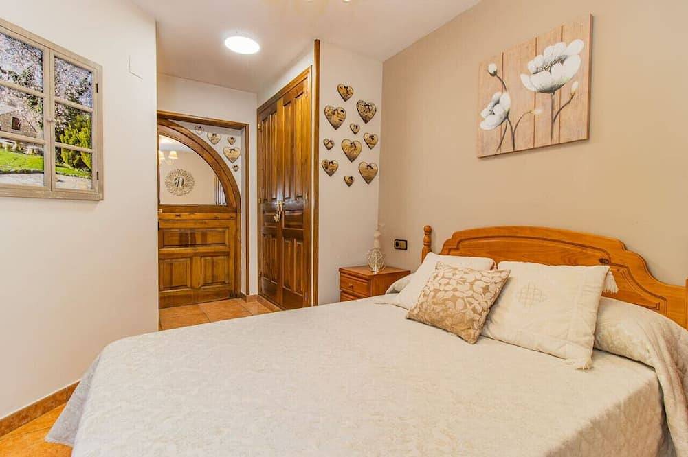 Rustic House in the Pyrenees, ideal for families in Sabiñánigo, Spanish Pyrenees
