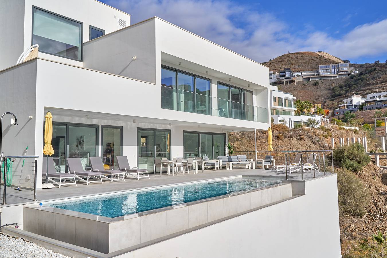 Villa 'Casa Leala Luxury' with Sea View, Wi-Fi and Air Conditioning in Torrox Costa, Torrox