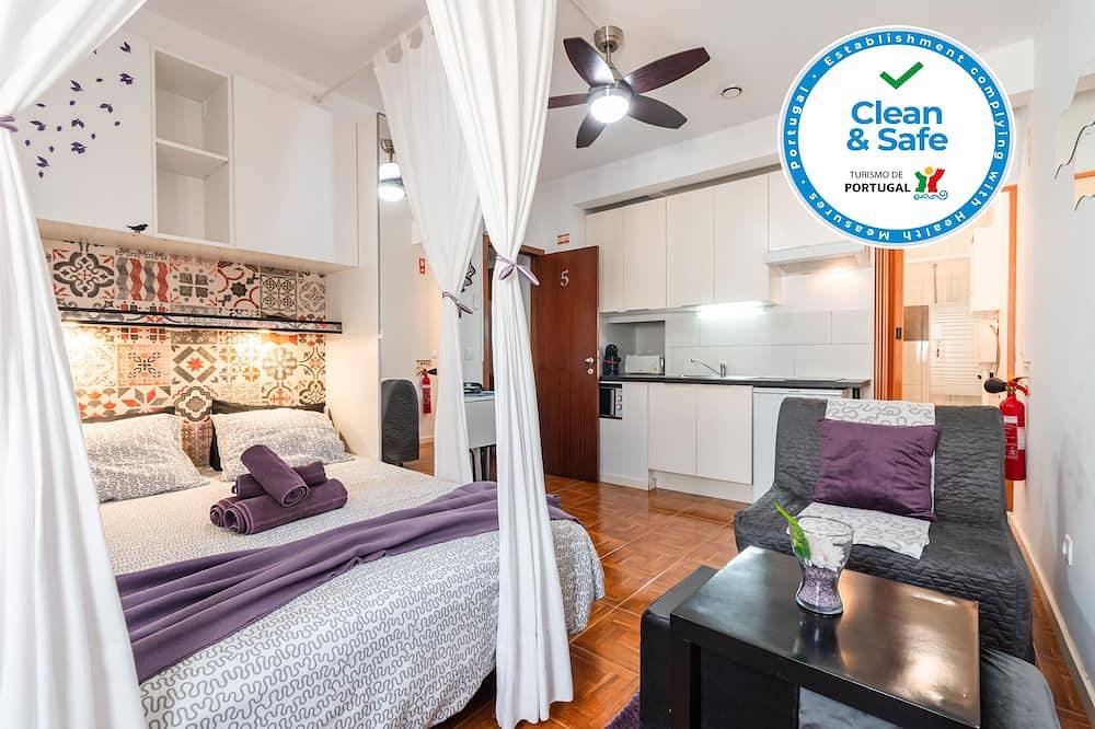 Entire apartment, Purple Studio 100 meters from Peniche Beach in Peniche, Leiria District