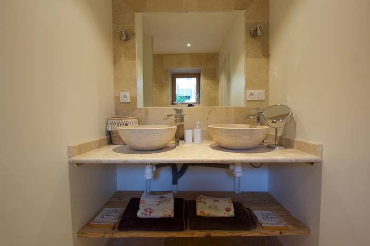 Gîte pour 4 personnes, avec terrasse et jardin à Dullin - 4