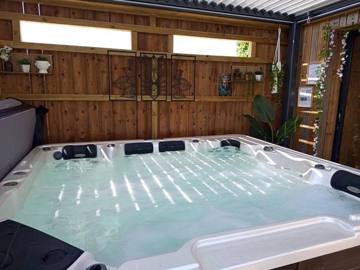 Location de vacances pour 8 personnes, avec jardin et jacuzzi à Néville - 2