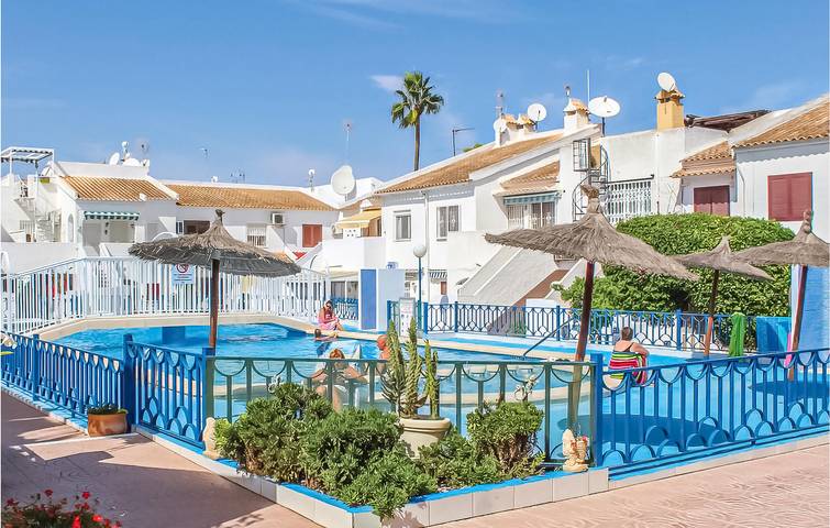Ferienwohnung für 2 Personen, mit Terrasse und Pool in Torrevieja