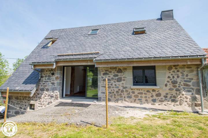 Gîte pour 10 personnes, avec jardin et sauna, animaux acceptés à Saint-Sauves-d'Auvergne - 2
