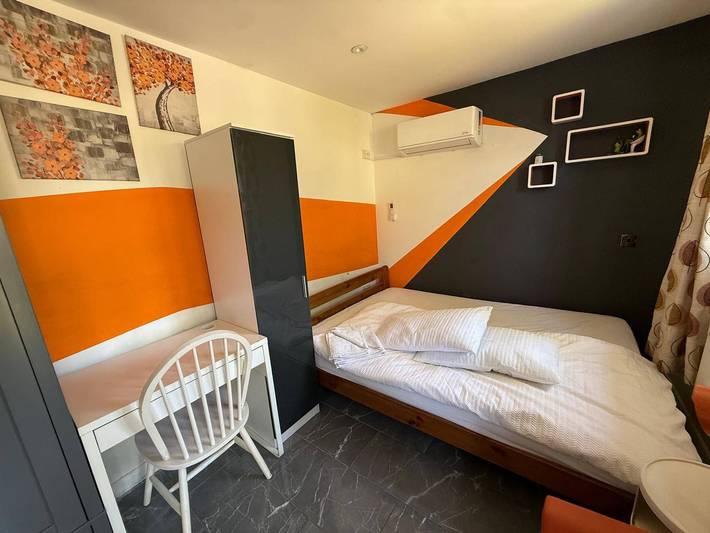 Studio for 2 people, with Terrace and Garden in Cambridge