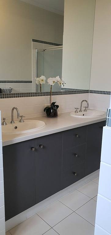 Luxury beach stay, close to the famous Sa wine regions in Aldinga Beach, City of Onkaparinga