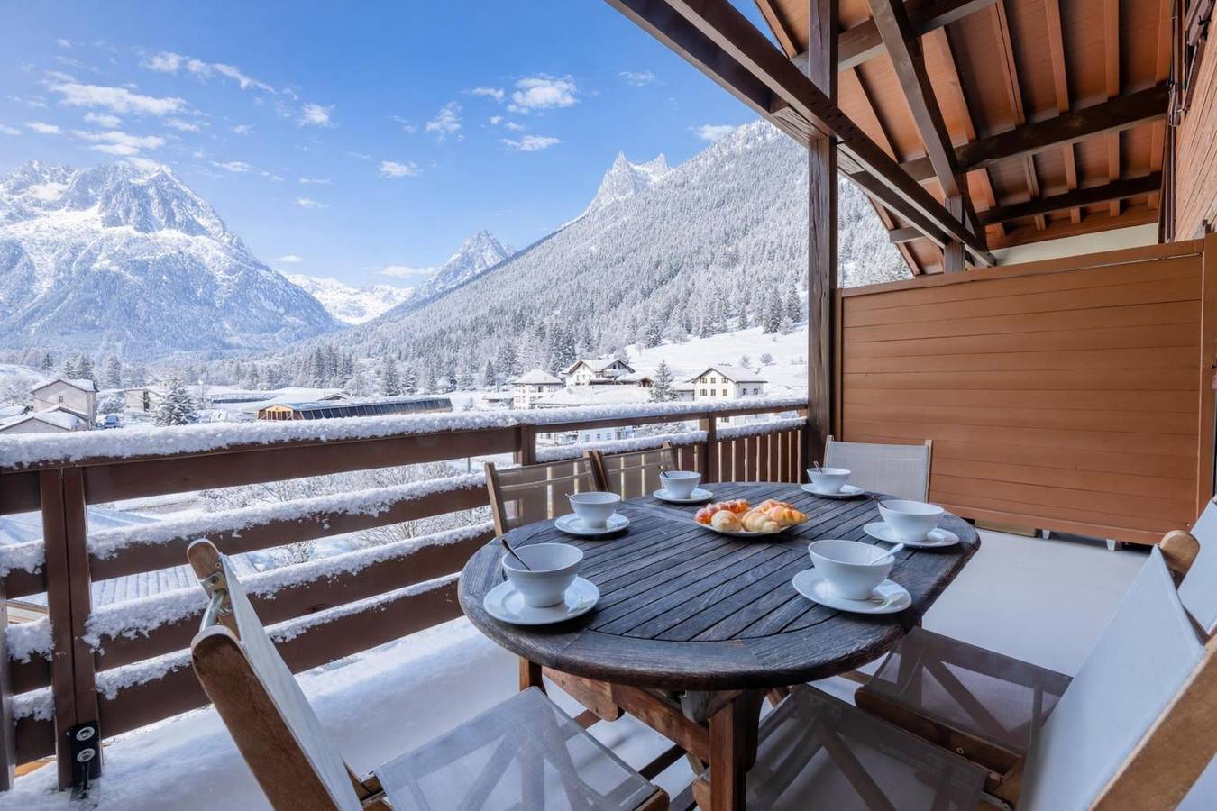 Entire apartment, L'Ours Bleu A35 Ski-In at Vallorcine| Shared Pool, Gym & Wellness in Vallorcine, Massif du Mont-Blanc