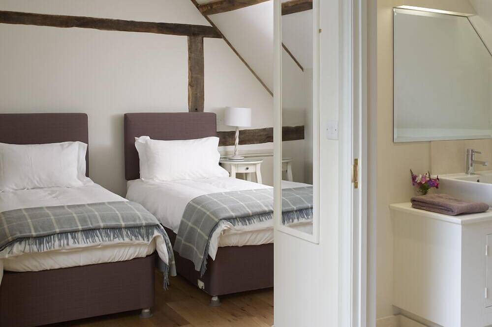 Entire apartment, The Stable at Manor Farm Courtyard Cottages in Berkshire