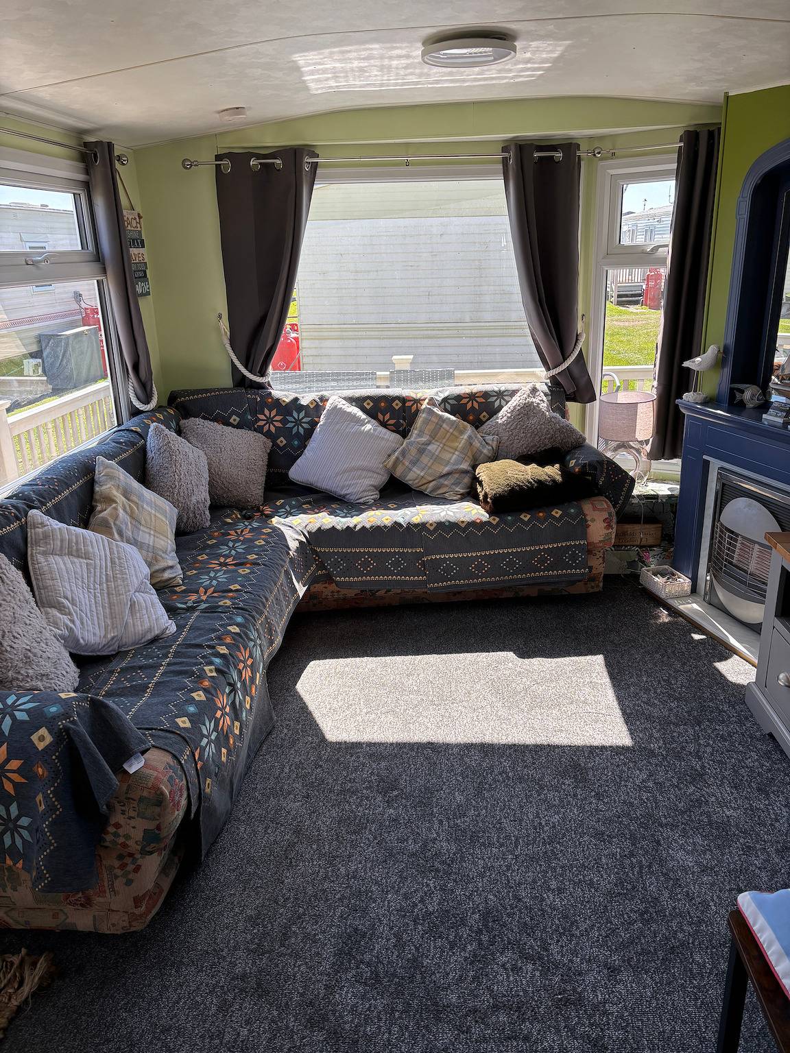 3 Bed Caravan - Sleeps 8 - Pets - Parking - Wifi in Ingoldmells, Lincolnshire