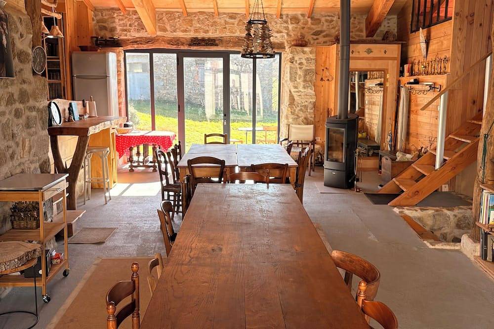 In the heart of Livradois Forez, superb barn converted for groups in Escoutoux, Livradois-Forez Regional Nature Park