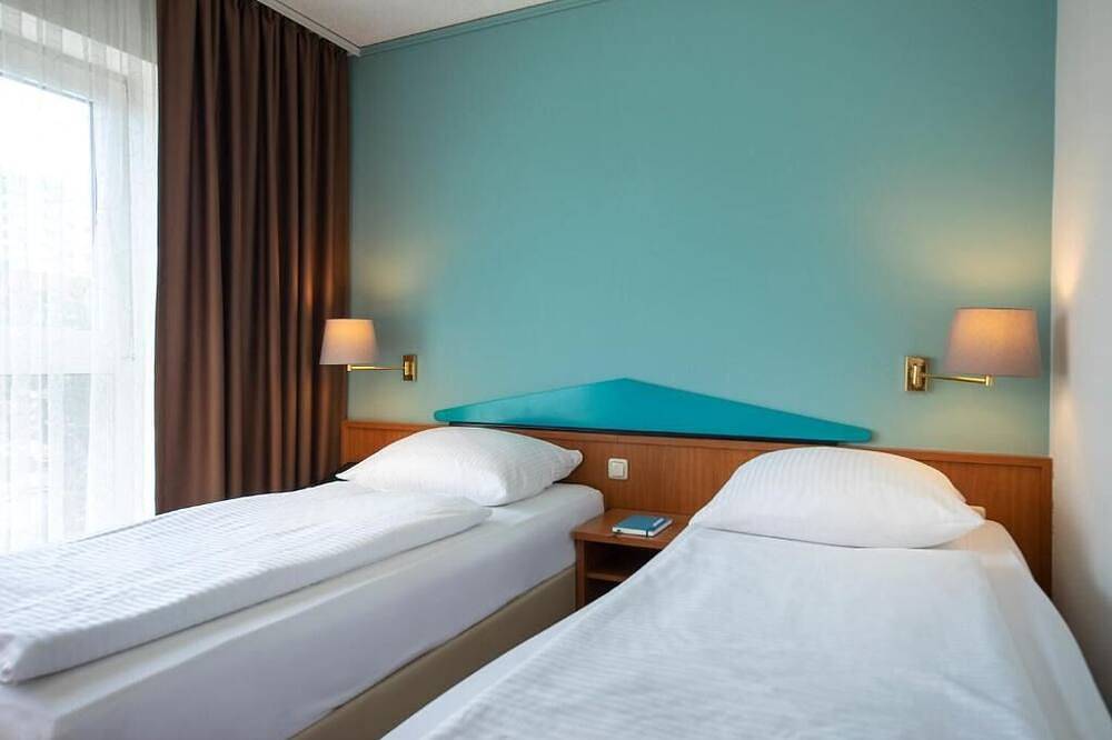 Twin Type | Near Ludwigsplatz (1.12 mi away) & Bürgerpark 1.06 miles in Dörnigheim, Maintal