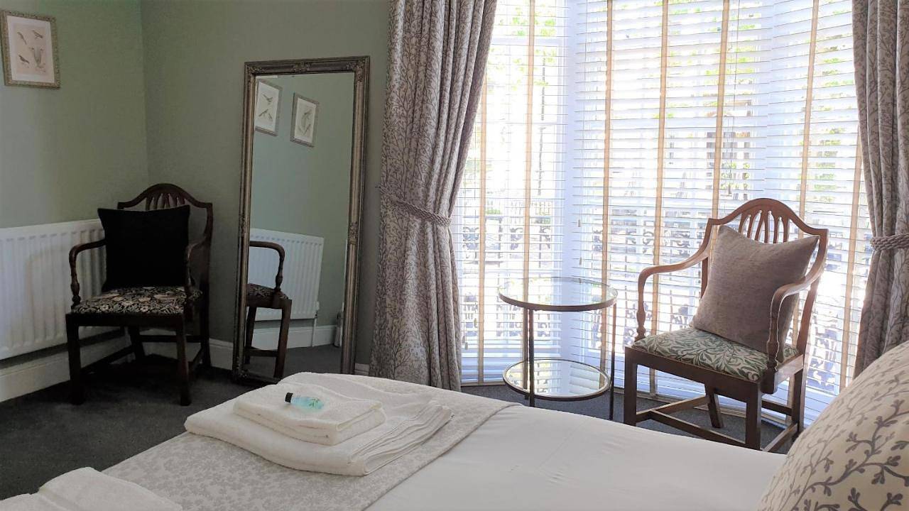 Single Room with Shared Toilet in Brighton, Sussex
