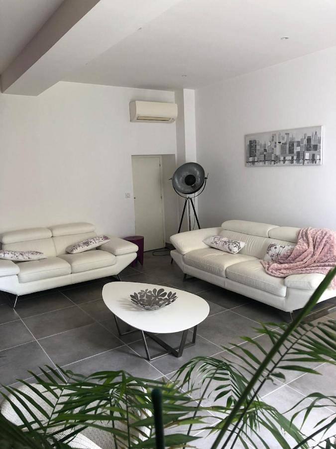 Location de vacances pour 6 personnes, avec Terrasse ainsi que Jardin et Vue dans Boeil-Bezing