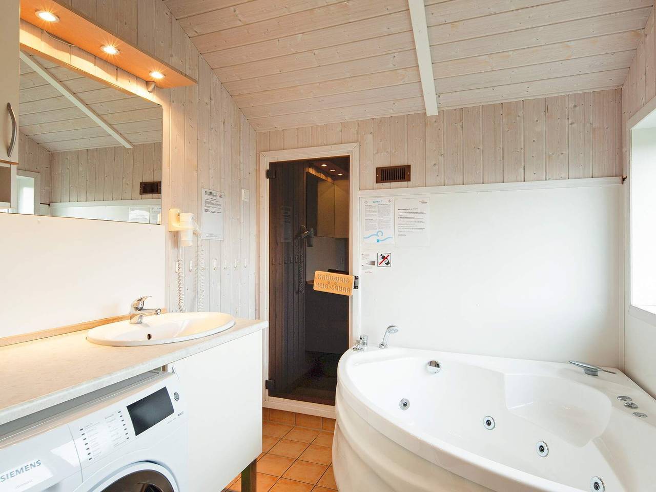 6 person holiday home in Groemitz in Lensterstrand, Grömitz