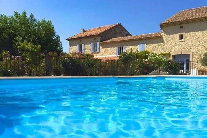 Gîte pour 10 personnes, avec Jardin et Piscine à Réauville