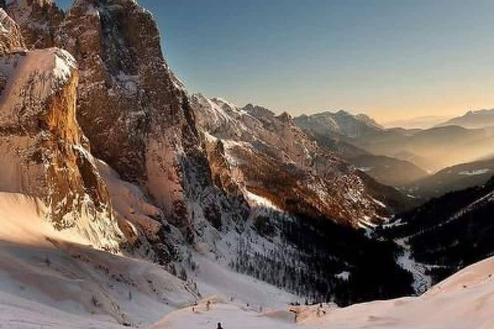 Appartamento intero, Elegantes und geräumiges Dachgeschosszimmer in den Dolomiten in Mezzano, Dolomiti di Fiemme