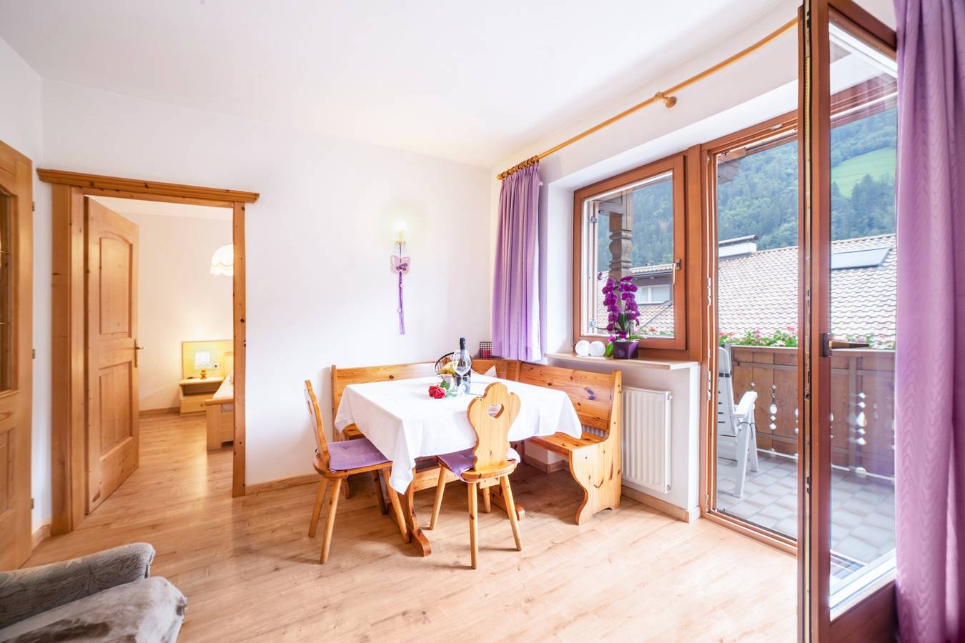 Entire apartment, Apartment ‘Sonnenparadies 2’ with Mountain View, Wi-Fi & Garden in Quellenhof, St. Martin in Passeier