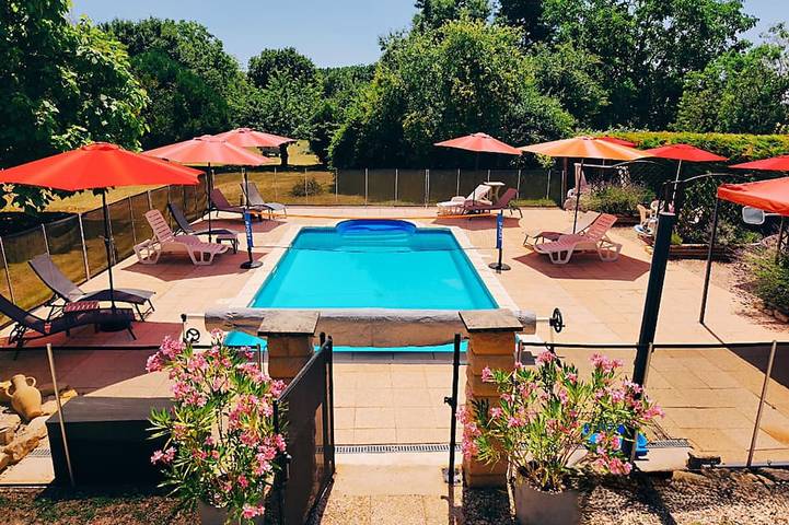 Gîte pour 4 personnes, avec jardin et piscine