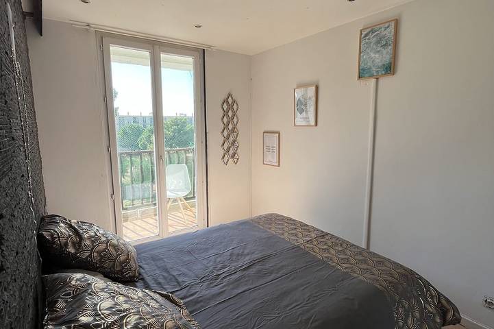 Entire apartment, Superbe apt Chic and Luxury vue sur les Collines de Marcel Pagnol Rental car in Marseille, Marseille region