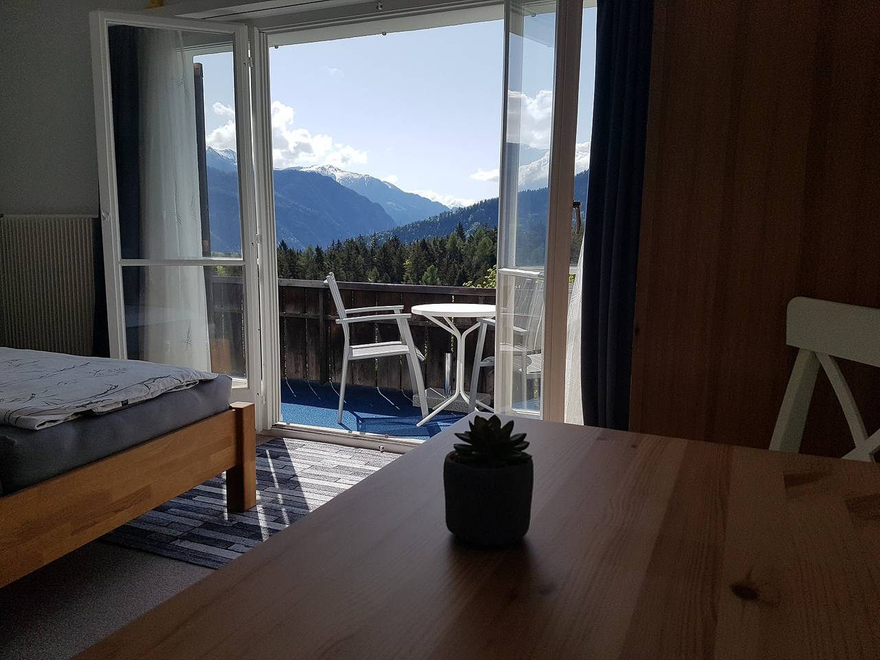 Ganze Ferienwohnung, Casa Crap - Familienzimmer "Cauma-Cresta" (im historischen Gebäudeteil) in Trin Digg, Trin