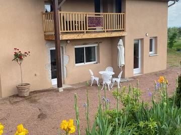 Location de vacances pour 6 personnes, avec vue et balcon à Saint-Haon-le-Vieux