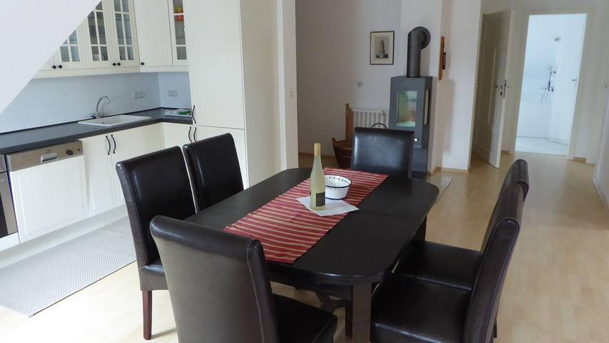 Ganze Ferienwohnung,  Gut Rattelvitz Galerie D, hochwertig, Sauna, Kamin, eTankstelle, Spielscheune, 15.000qm Parkland in Gingst, Rügen