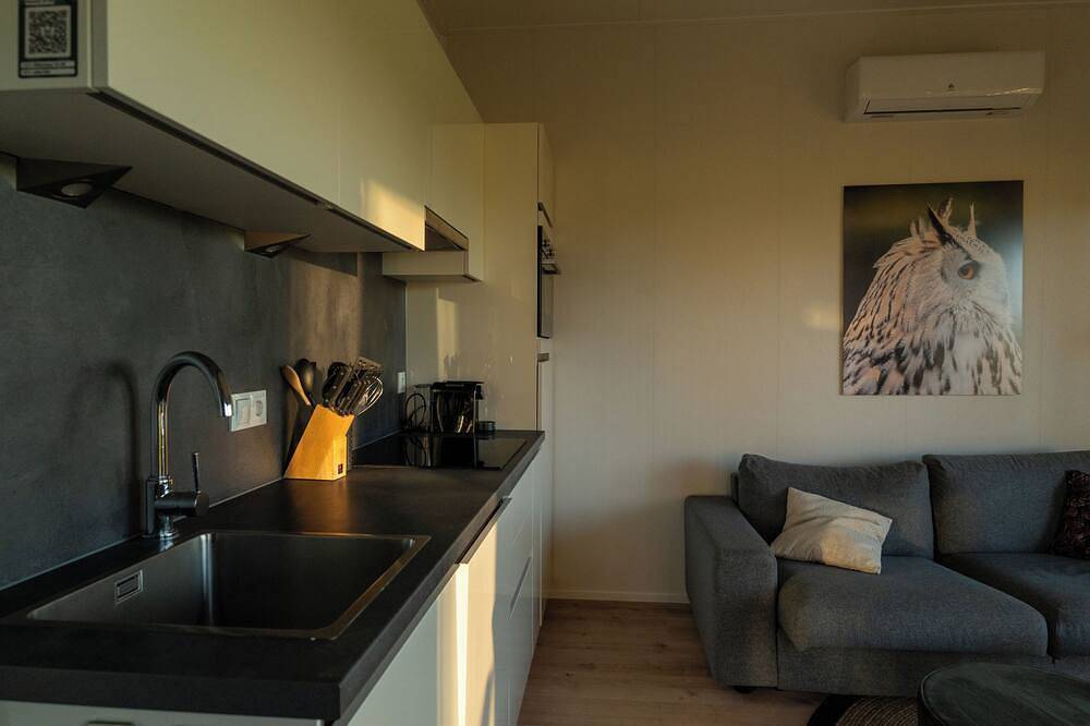 The forest lodge Royal: a 2-person stay in the forested park area. Peace, privacy and a unique nature experience near Winterswijk. in Achterhoek