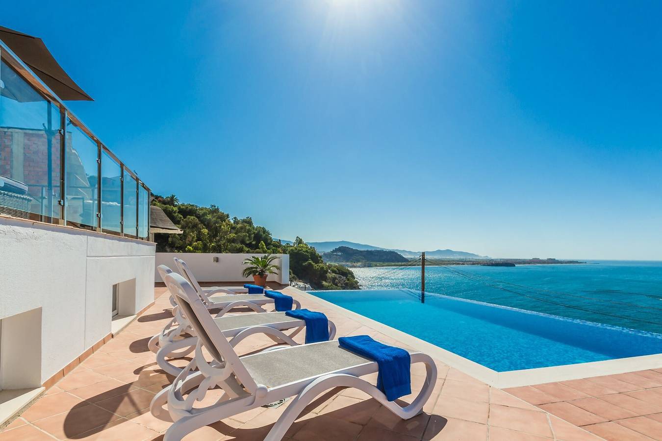 Villa 'Delfín Blanco' met Uitzicht op Zee, Wi-Fi en Airconditioning in Costa Aguilera, Salobreña